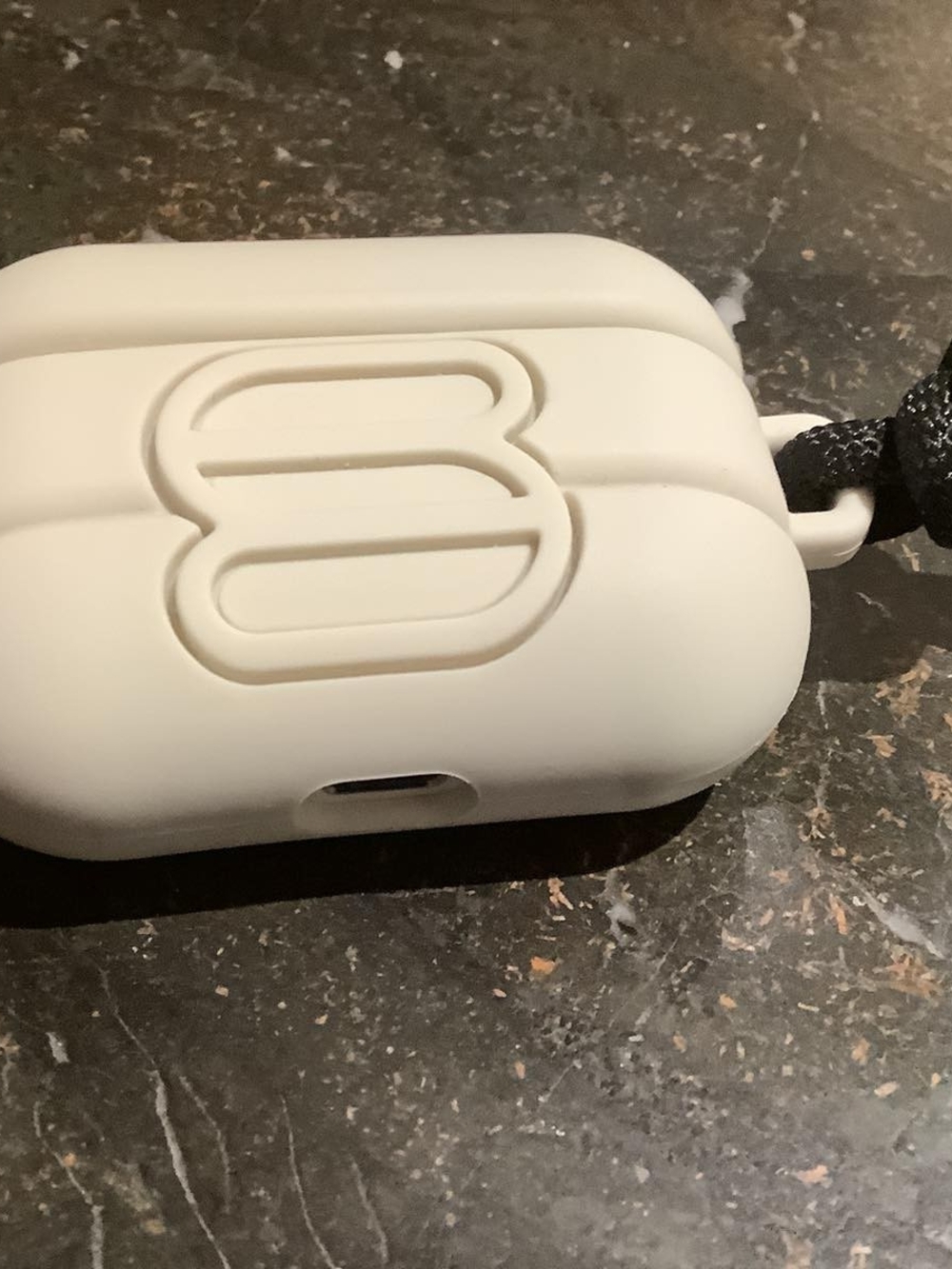 Aritzia Super Puff Soft Silicone Earbud Case in Off-White